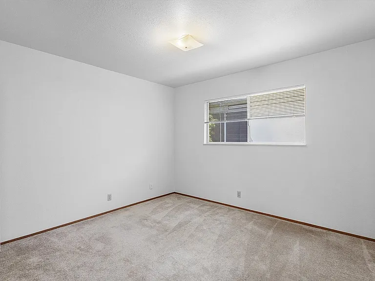 1336 Broadway #B - 2 bedroom | 1 bath | Upper unit w/ a private balcony — Photo 12