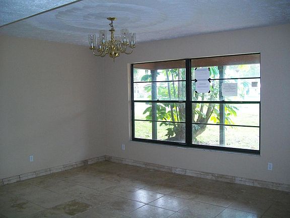 3rd image of 1102 Fleetwood Ln