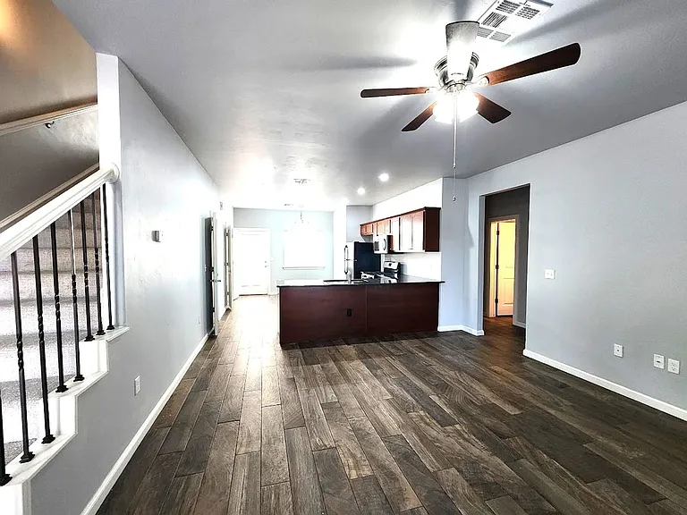 Campbell St Duplex — Photo 3