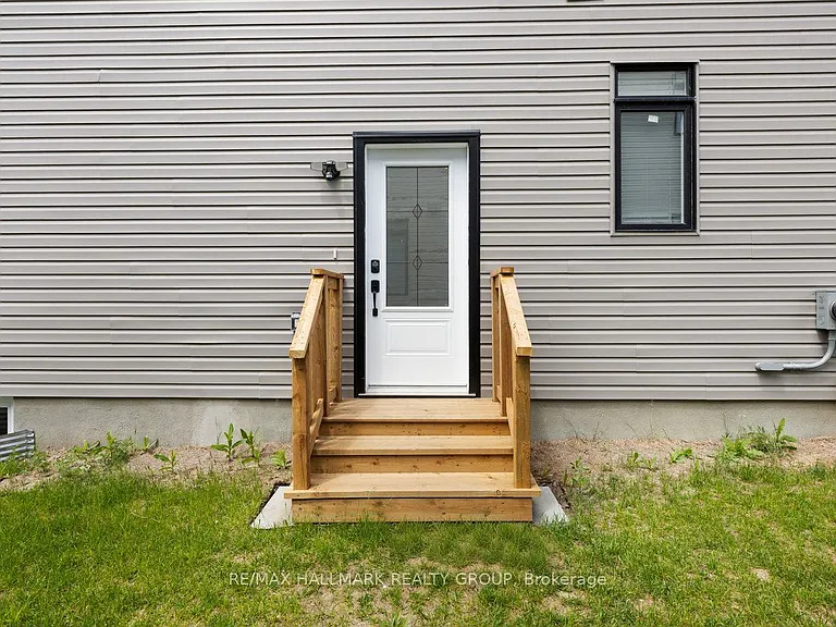 525 Tahoe Hts #B — Photo 2