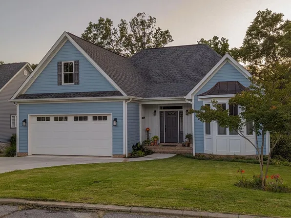 106 Reedy Cove Pl, Greenwood, SC 29649