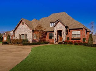 2711 W Linden St, Rogers, AR 72758