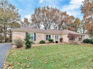 15964 Country Ridge Dr, Chesterfield, MO 63017