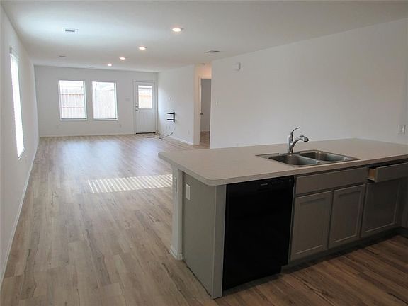 5th image of 8831 Harbor St