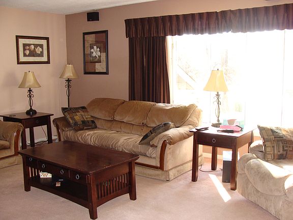 3rd image of 1685 Sunnyslope Dr