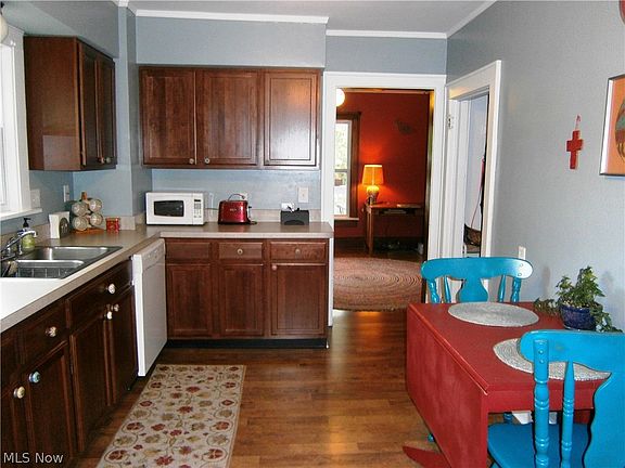 5th image of 208 E Boyer St
