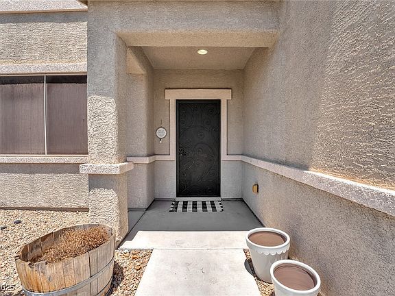 3rd image of 184 Bird Cove Ave