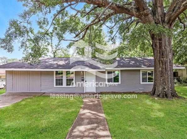 422 Queen Marie Ln