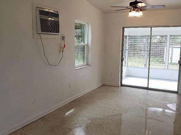3rd image of 1516 W Floyd Cir