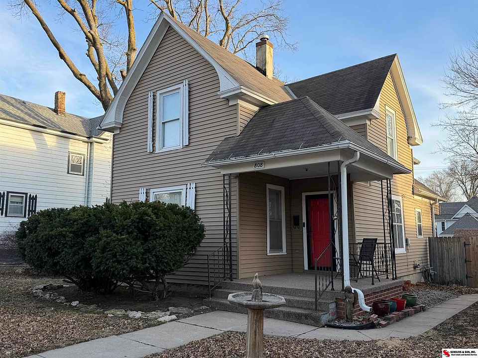 1st image of 808 6th St