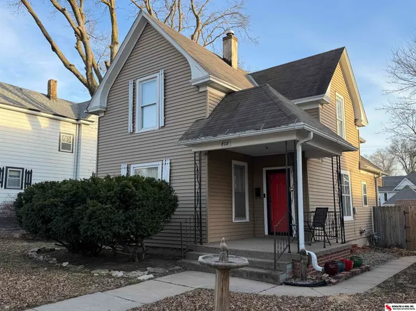 808 6th St, Fairbury, NE 68352