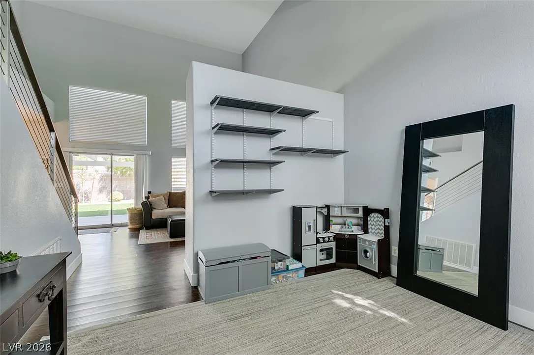3 bed, 2.5 bath, 1649 sqft, $2,400 — Photo 3