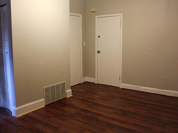 Entry and living/dining space, ceiling fan