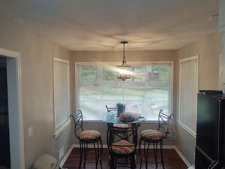 125 Rodborough Rd — Photo 11