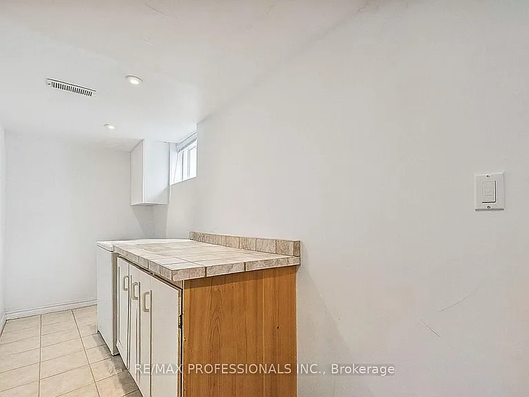 183 Elmhurst Dr #BASEMENT — Photo 11