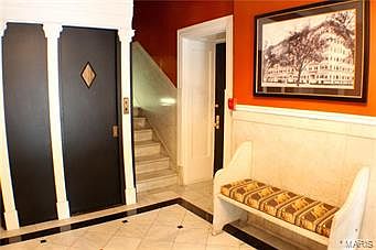 3rd image of 4 N Kingshighway Blvd #D