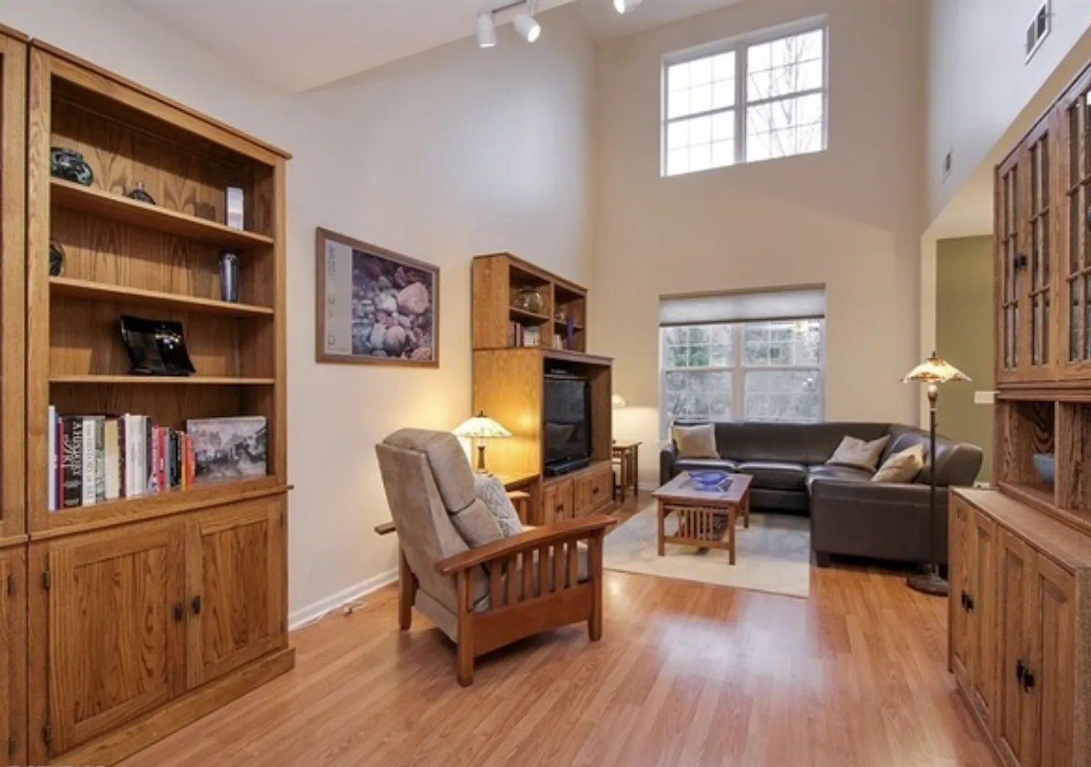 Northbrook Beautiful 3b/2.5b Townhome — Photo 3