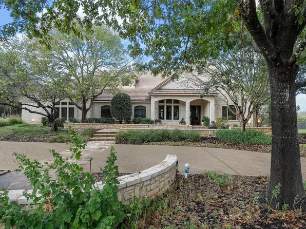 2110 Bear Creek Xing, McGregor, TX 76657