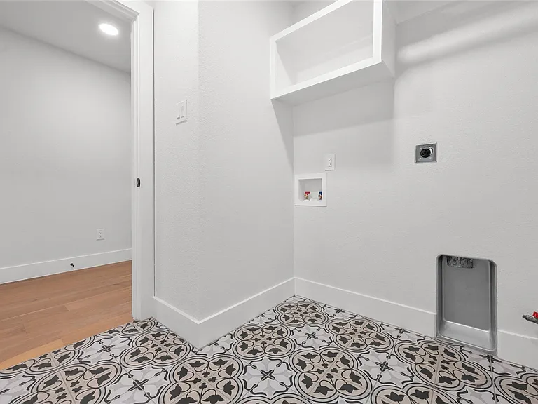 2404 Monarch Dr — Photo 22
