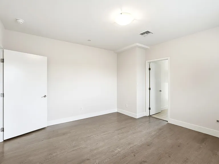 11305 Moorpark St #1 — Photo 14