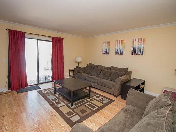 3rd image of 553 Bainbridge Dr