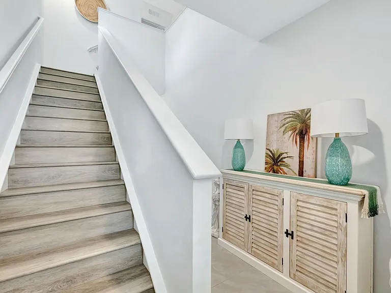 601 NE Waters Edge Ln — Photo 11
