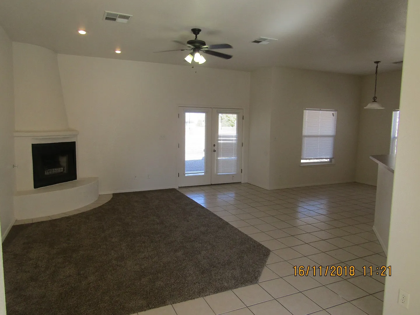 Beautiful Home, Located Off Of Roadrunner!! — Photo 4