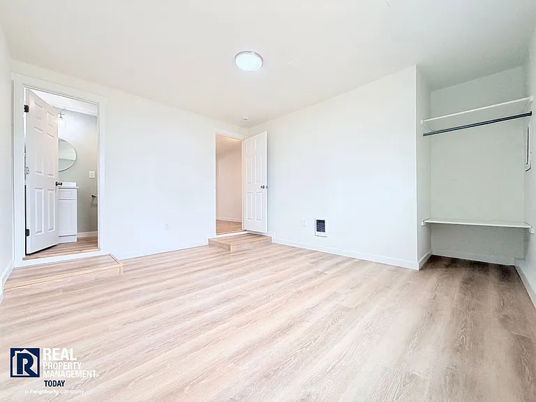 GM Legacy Properties LLC - Duplex (GOLD) — Photo 11