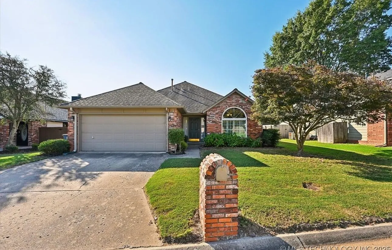 3 bed, 1730 sqft, $975 — Photo 1