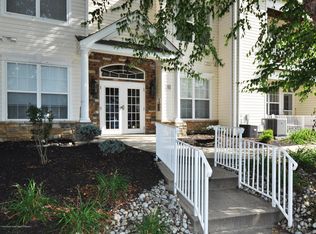 551 Saint Andrews Pl, Englishtown, NJ 07726