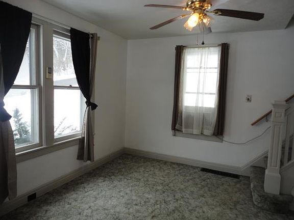 3rd image of 1601 W 1st St