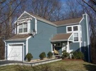 172 Hitching Post Ln, Yorktown Heights, NY 10598