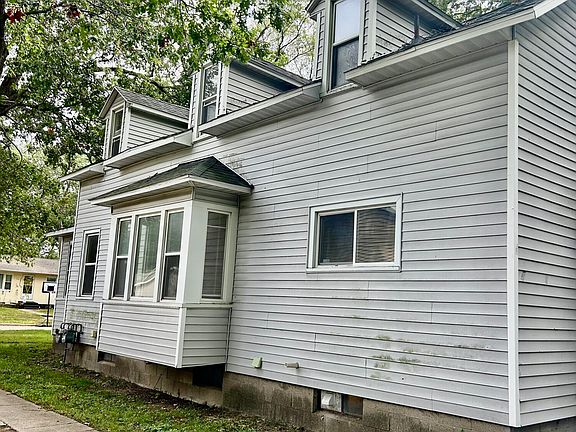 3rd image of 355 Roberts St