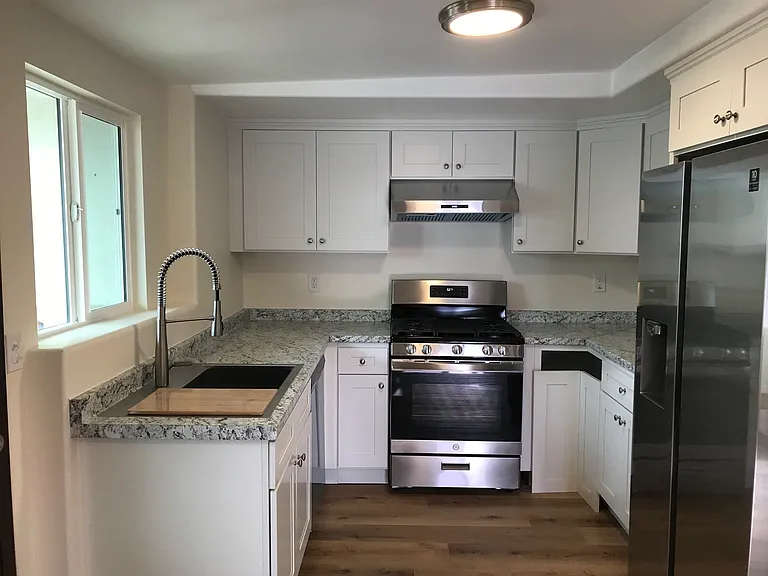 419 S I St #B — Photo 2