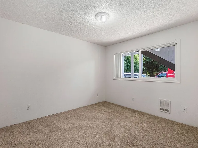 Lakeview Apartments Centralia, WA — Photo 13