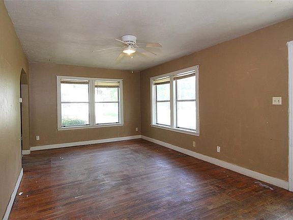 3rd image of 1415 Park St