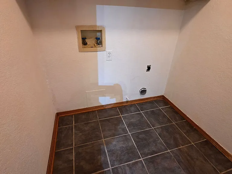 621 Stoneridge Dr — Photo 16