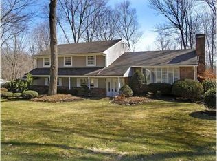 16 Rocky Hill Rd, Upper Saddle River, NJ 07458