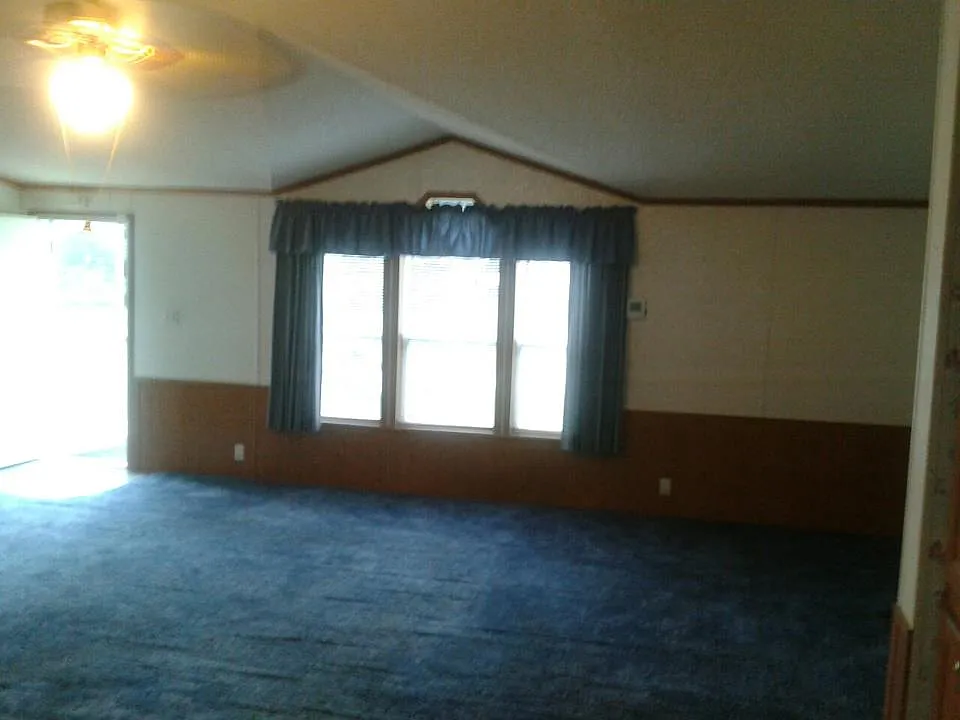 3 bed, $1,550 — Photo 3