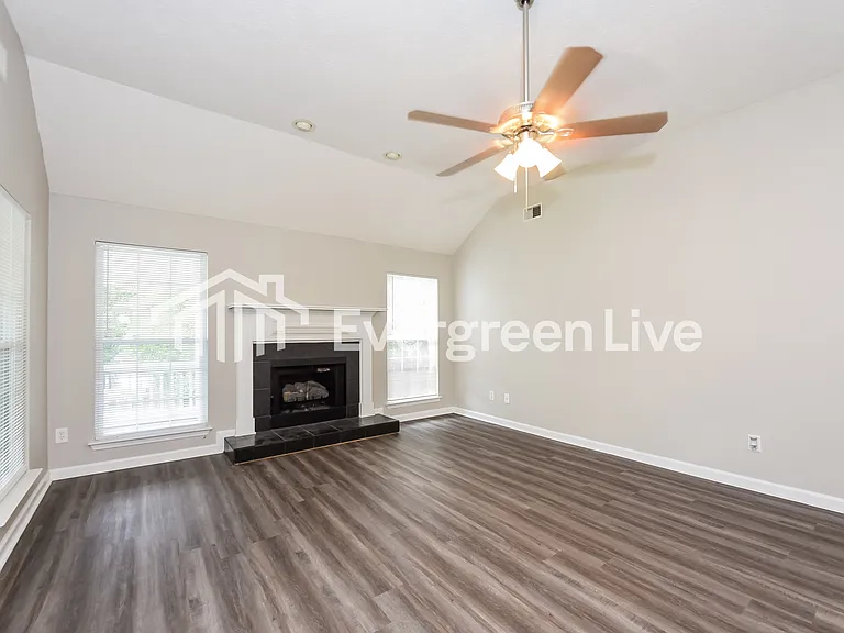 312 Red Barn Ct — Photo 3
