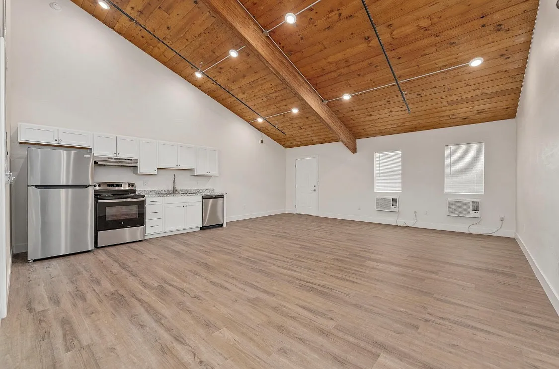1 bed, 800 sqft, $875 — Photo 1