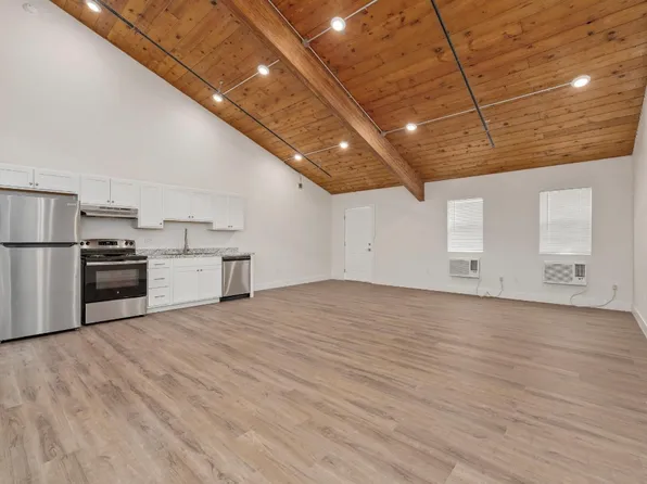 1001 E 16th St #5, Wellington, KS 67152