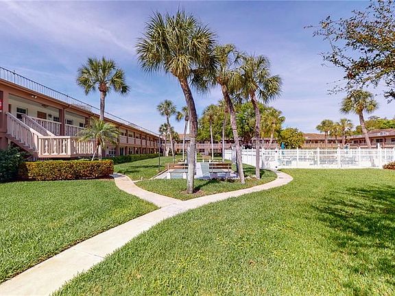 3rd image of 650 Pinellas Point Dr S APT 130