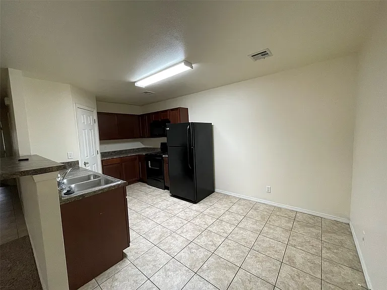 3518 E Hudson St — Photo 4