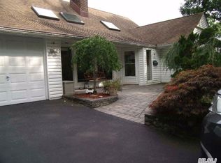 18 Silver Birch Rd, Merrick, NY 11566