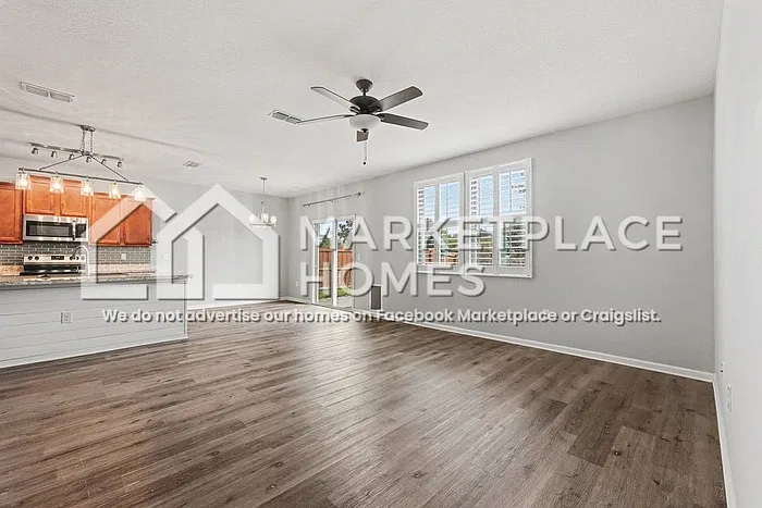 5 bed, 3.0 bath, 2556 sqft, $2,600 — Photo 3