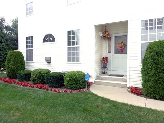 2nd image of 7 Shelly Ln