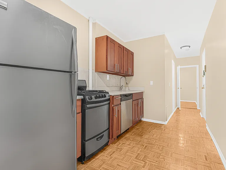 529 E 13th St #4A — Photo 1