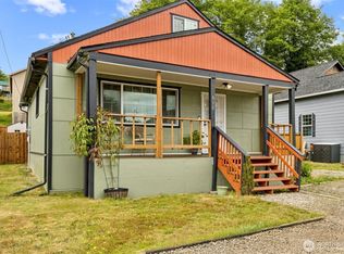 910 Ballentine St, Raymond, WA 98577