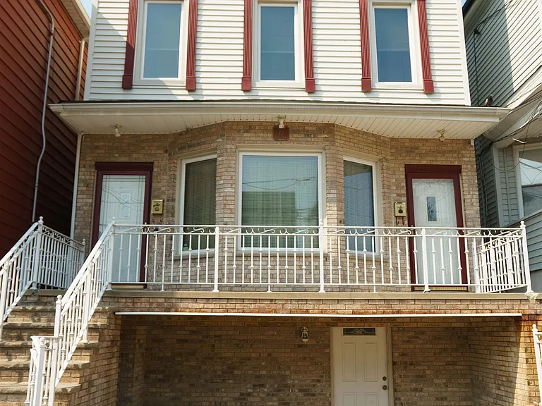 72 W 12th St #2 — Photo 15